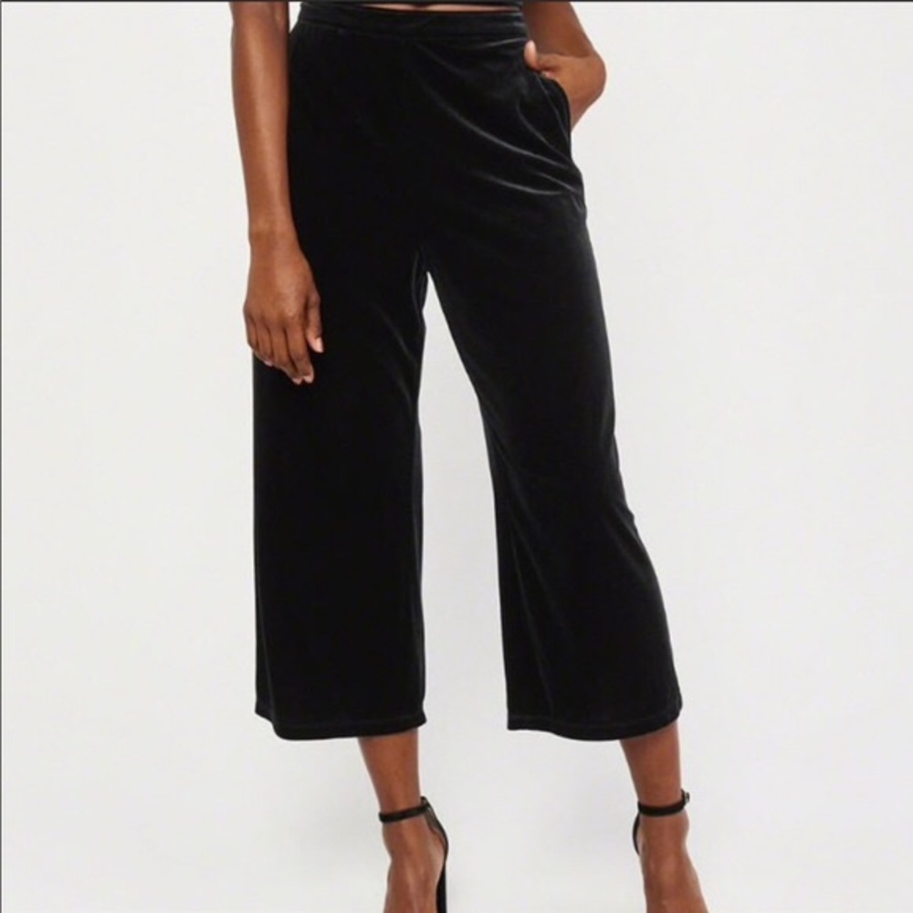 Abercrombie black wide legged velvet pants